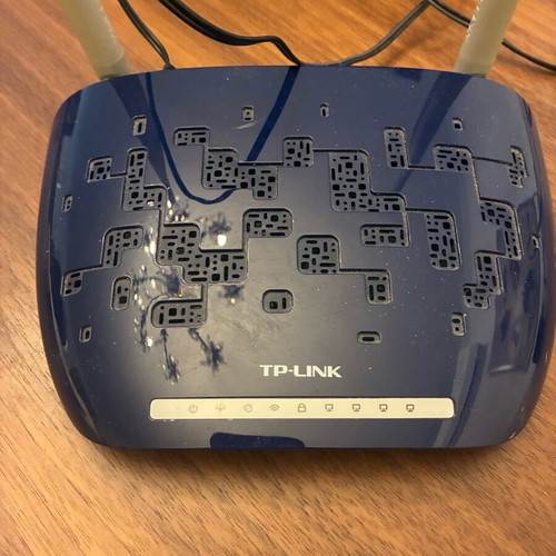 TP-Link TD-W8960N modem router like new with power adapter