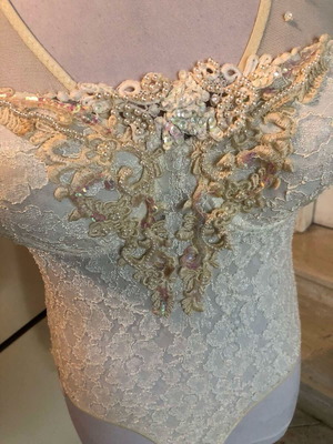 Vintage bodysuit like new with embroidery and lace, size L
