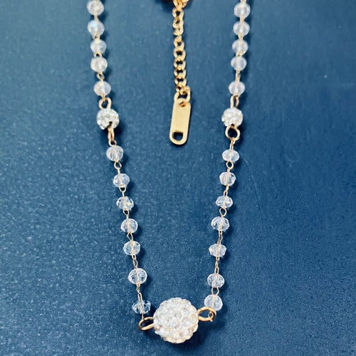 White necklace with artificial stone like new