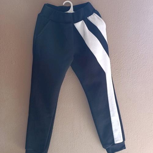 Nek Kids Wear sportswear like new, black with white stripe, age 6