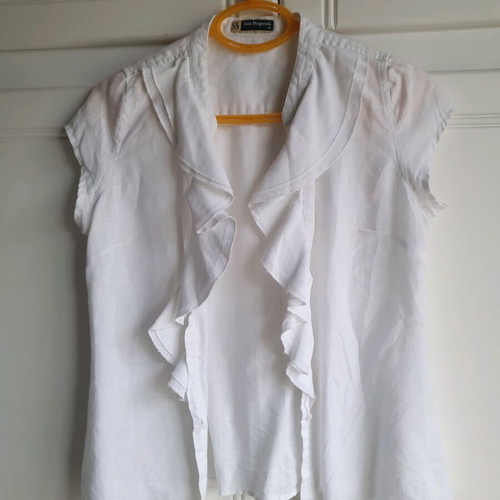 Julia Bergovich linen blouse with ruffles white like new size M