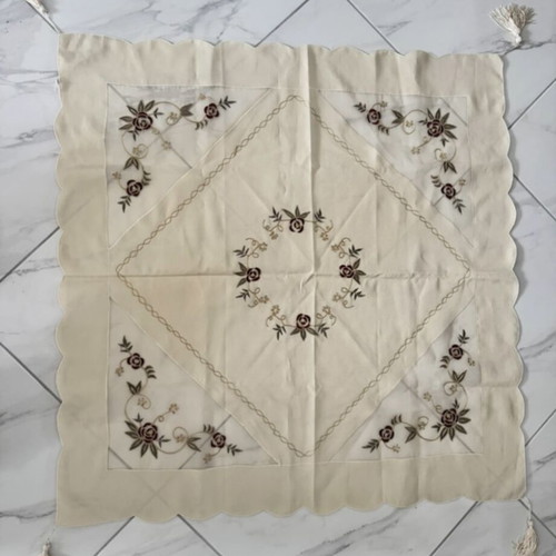 Set of 3 used tablecloths, 1 large, 1 medium, 2 small