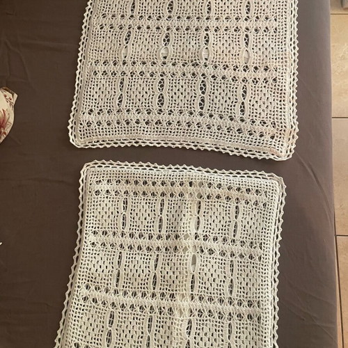 Embroidered pillowcases in excellent condition