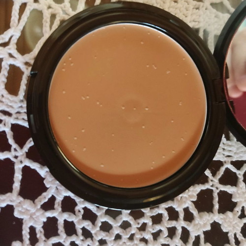 Creamy makeup new from dust and cream
