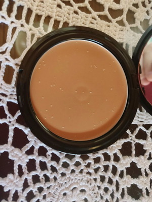 Creamy makeup new from dust and cream