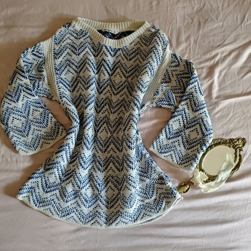 Patterned pullover size S like new