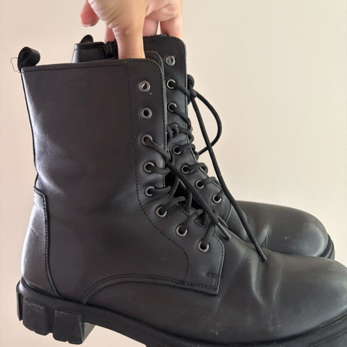 Black boots used, size 41