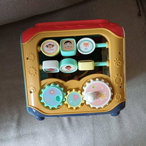Activity cube like new for 18+ months