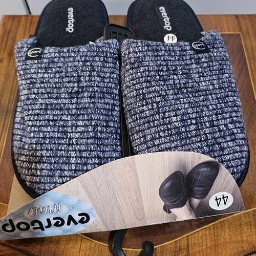 Evertop men's winter slippers size 44 new, blue