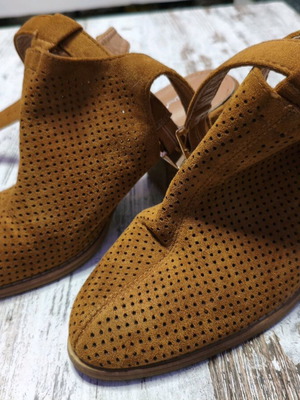 Brown sandals used, size 39