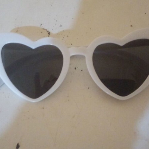 Women’s heart-shaped white sunglasses like new