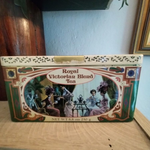 Vintage metal tea tin Royal Victorian Blend Tea, like new