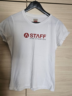 Staff t-shirt μεταχειρισμένο, μέγεθος M, άσπρο με μικρή τρύπα