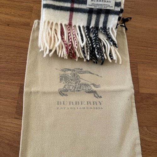 Authentic Burberry scarf like new, 50% cashmere and 50% wool