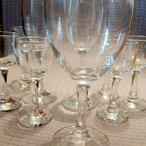 Glass stemware set of 8 like new