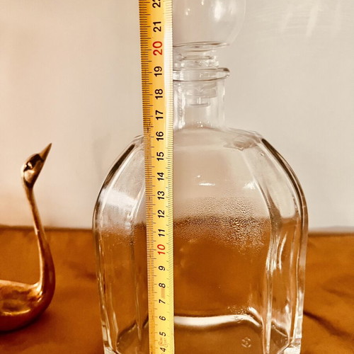 Vintage decanter like new, elegant and minimalistic