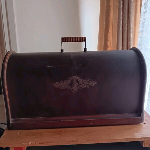 Singer sewing machine used, functional