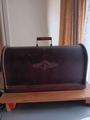 Singer sewing machine used, functional