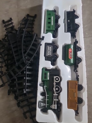 Small train set like new, complete in pieces