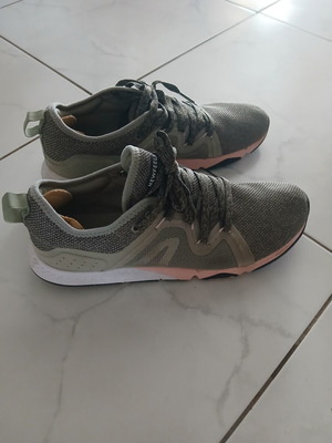 Athletic shoes like new, size 41, pink and green