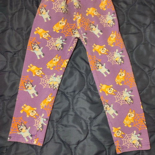 Bluey leggings used, purple, size 104 (4 years)
