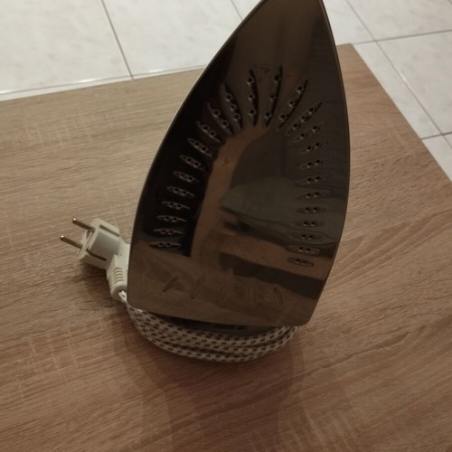 Vicko 2400w iron used