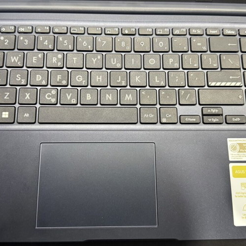Asus Vivobook 15 X1504VA i7 16GB 512GB SSD like new