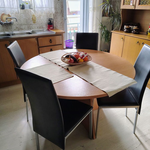 Kitchen table with 4 leather chairs like new, 1.20 m