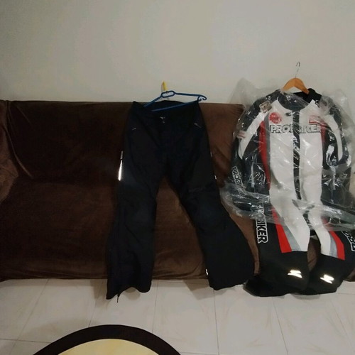 Probiker motorcycle suit new leather size Large for track or road