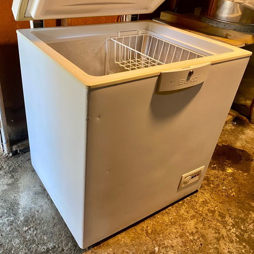 Beko freezer 200lt like new with wheels