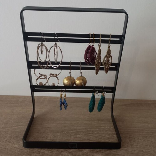 Metal jewelry stand like new, black