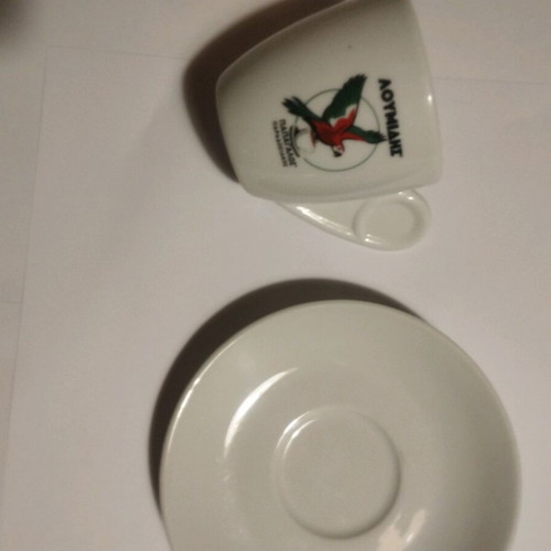 Loumides set of 8 cups with 8 saucers like new
