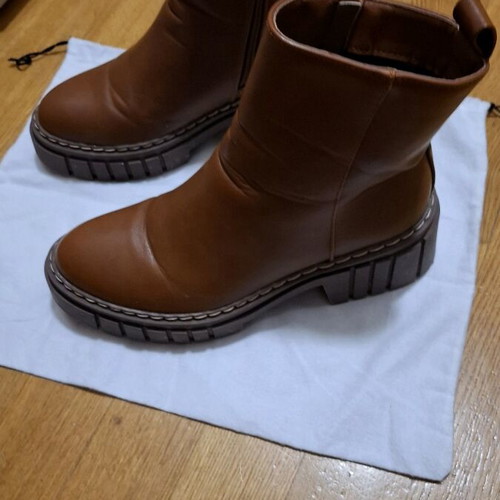 Only Brown Tampa Boots Size 40 Used, Elastic Slightly Worn