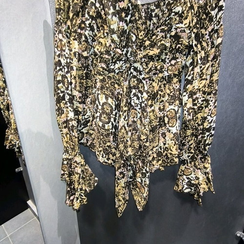 Boho Floral Top like new, beige multicolor with flared sleeves