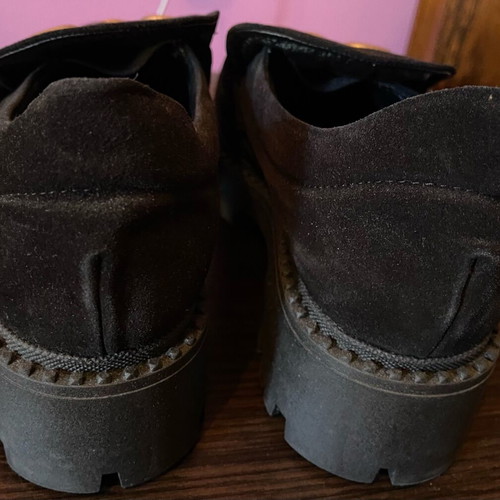Women’s loafers suede shoes with chain and rugged sole size 39 like new