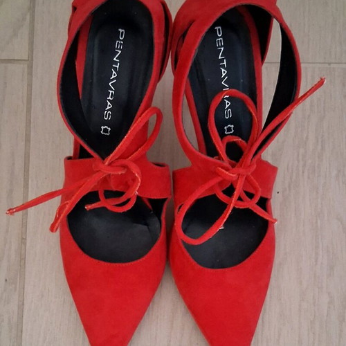 Red pumps with laces like new, size 38