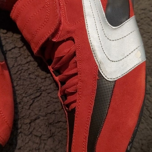 Athletic shoes new, size 46, red