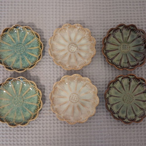 JYSK ceramic dessert plates set of 6 like new, flower shape