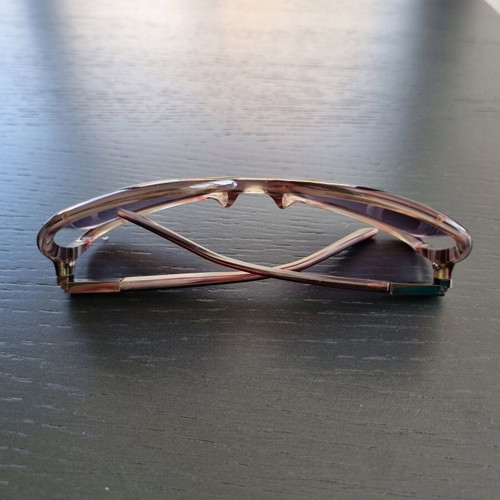 Envy sunglasses like new, burgundy and white