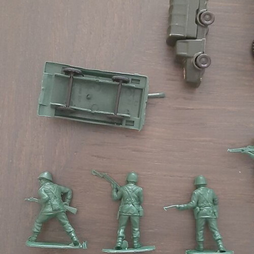 Vintage plastic military figures and vehicles collection, like new