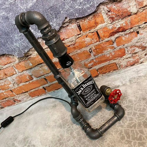 Φωτιστικό γραφείου Jack Daniel's βιομηχανικού στυλ από σιδερένιους σωλήνες