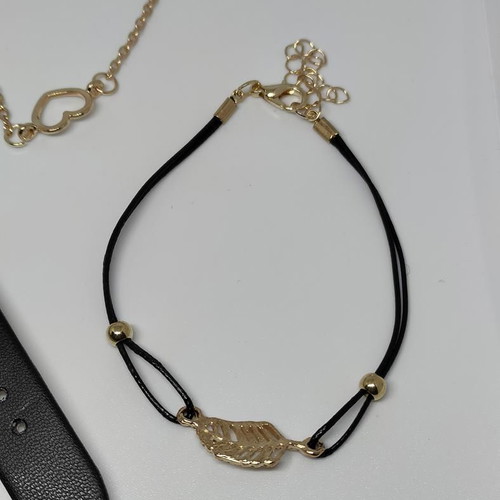 Women's watch set with butterflies and 5 matching bracelets new, black