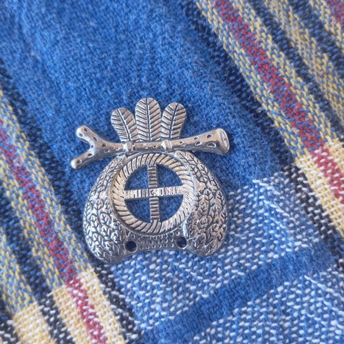 Metal vintage decorative badge emblem like new