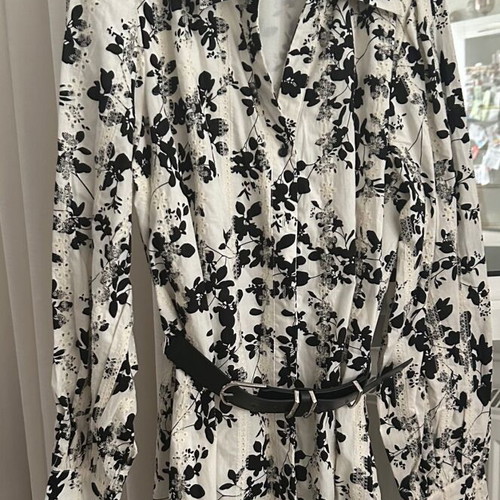 Reserved floral black and white dress with black belt XL