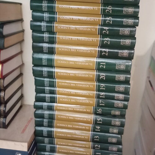 Ta Mnimeia tis Unesco book series, 30 volumes