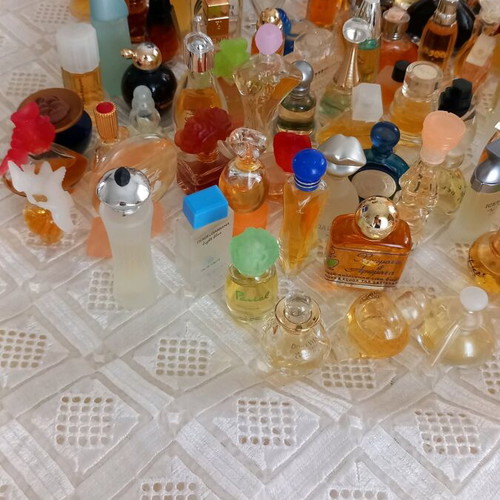 Vintage collectible perfume samples 90's like new, 100 glass bottles