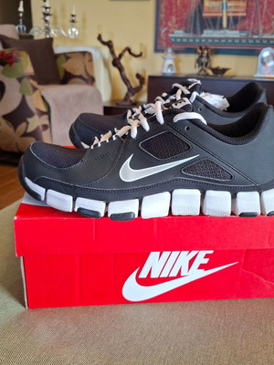 Nike T-Lite XI αθλητικά μεταχειρισμένα, μέγεθος 45, μαύρο και άσπρο