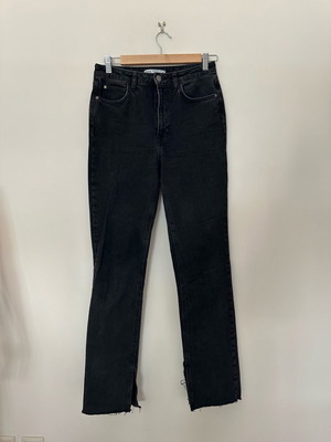 Zara jeans No 38 new, regular waist, hem opening