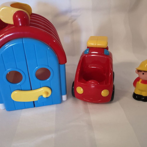 ELC Firefighter with vehicle, station and cat like new