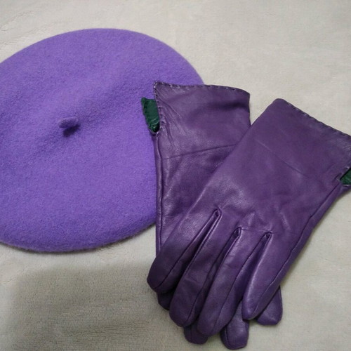 Leather gloves and wool hat like new, purple